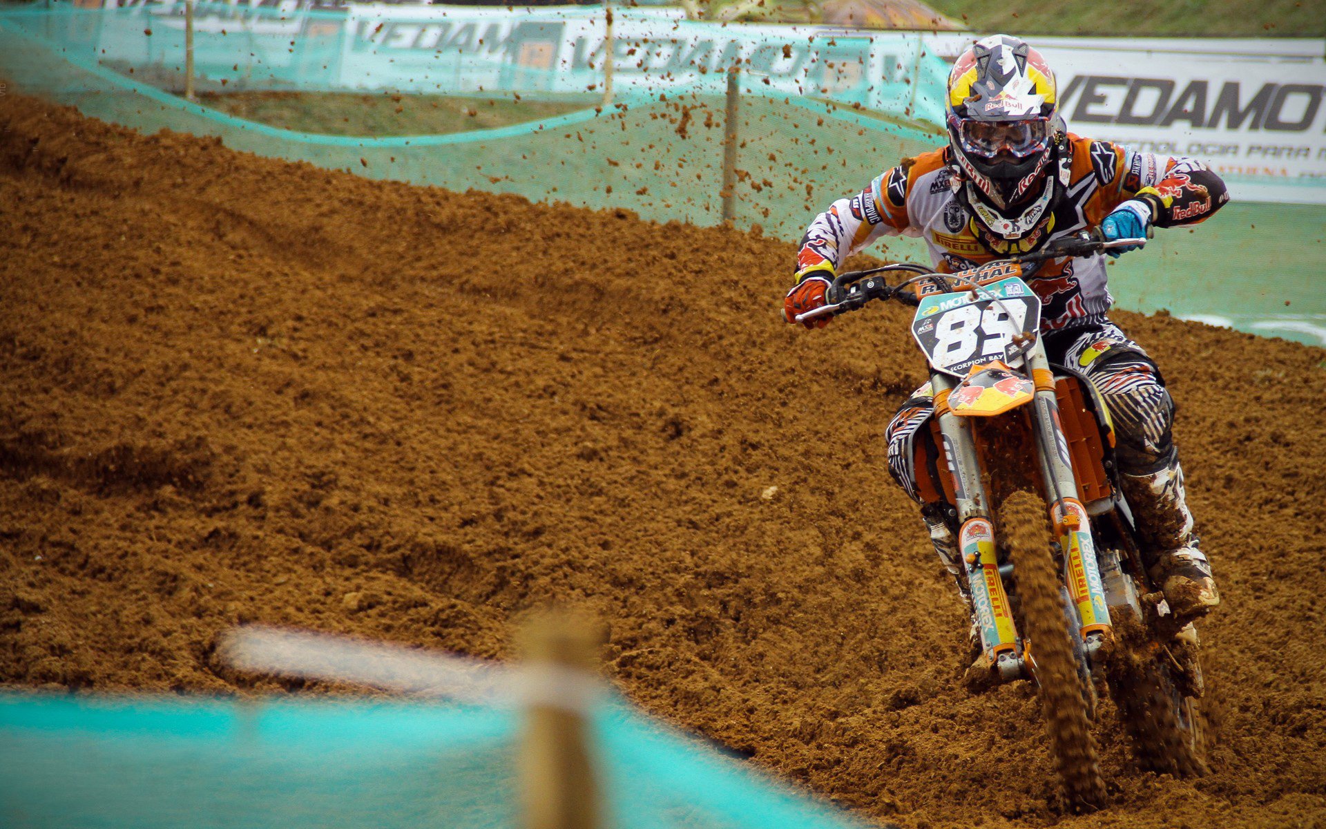 菲律宾跆拳道选手帕特里克·佩雷兹夺得首枚奖牌，社交媒体热烈祝贺。