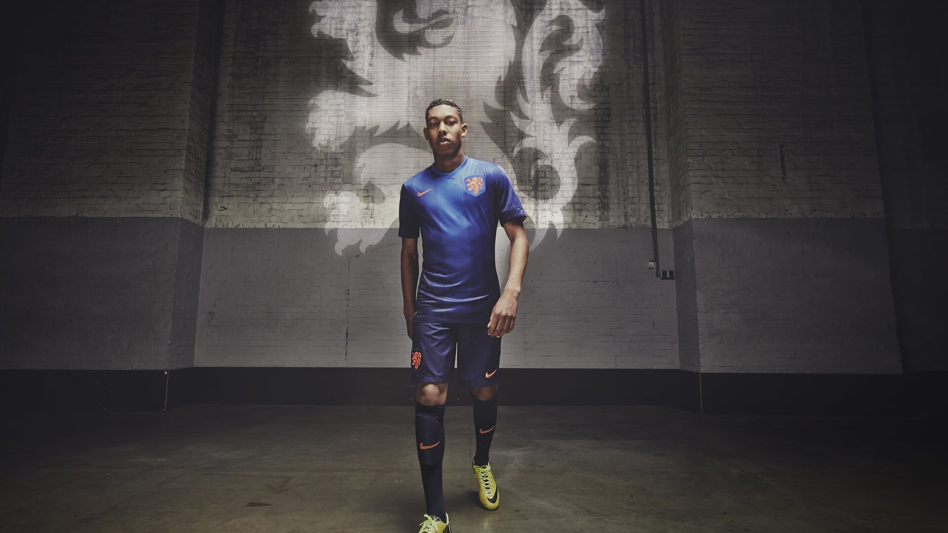 西班牙队内氛围积极，团结一心冲金，西班牙球队队徽大全